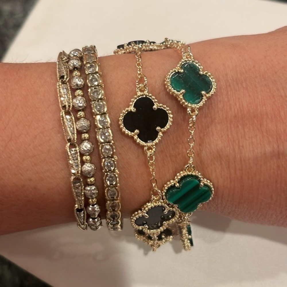 New Clover Bracelet gold plated Green or Black Faux Pearl adjustable 7”